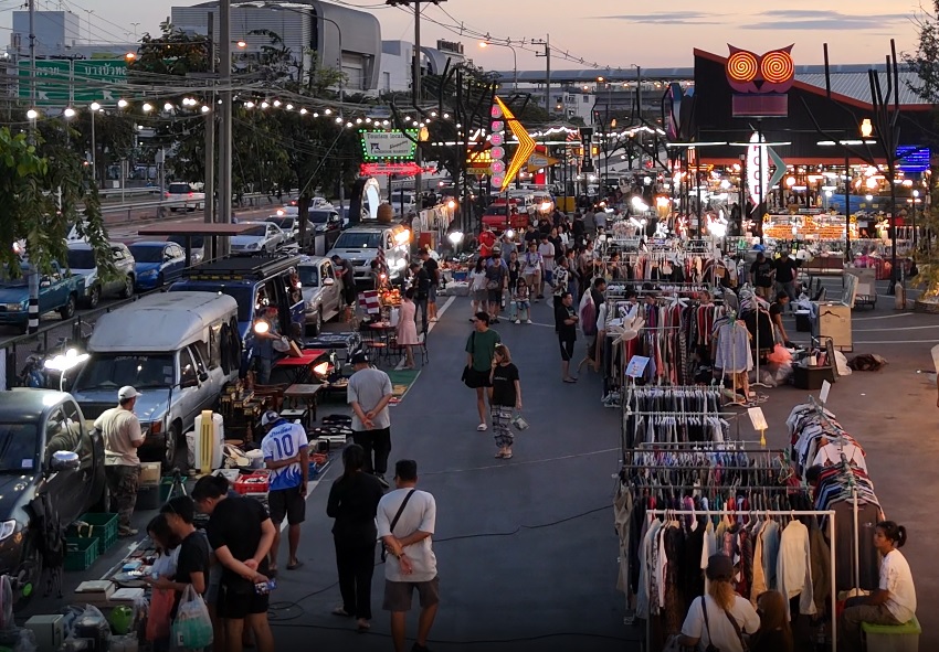 โซน Aขายของมือสอง( ไม่รับอาหาร)